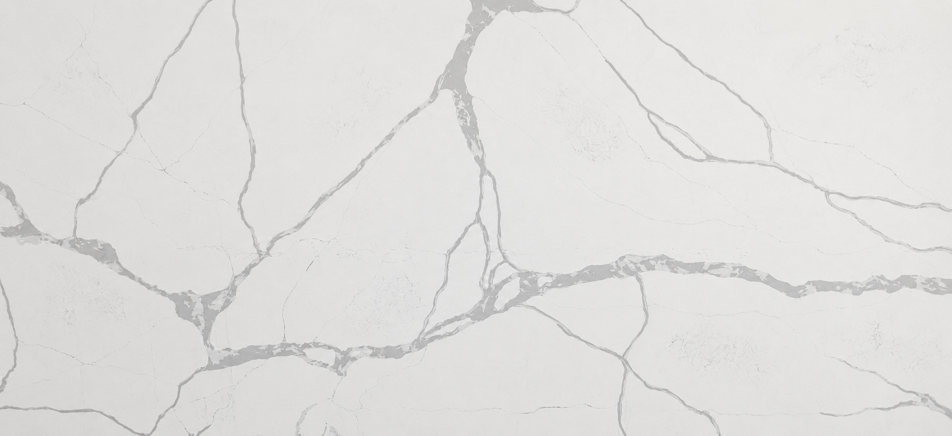 Calacatta Blanco — grises finas diagonales